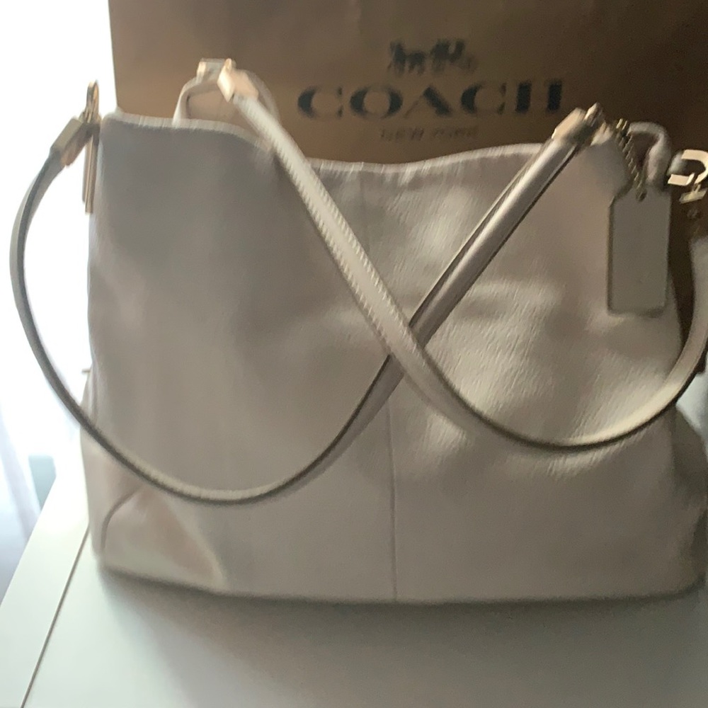 (SOLD) Coach beige Leather handbag